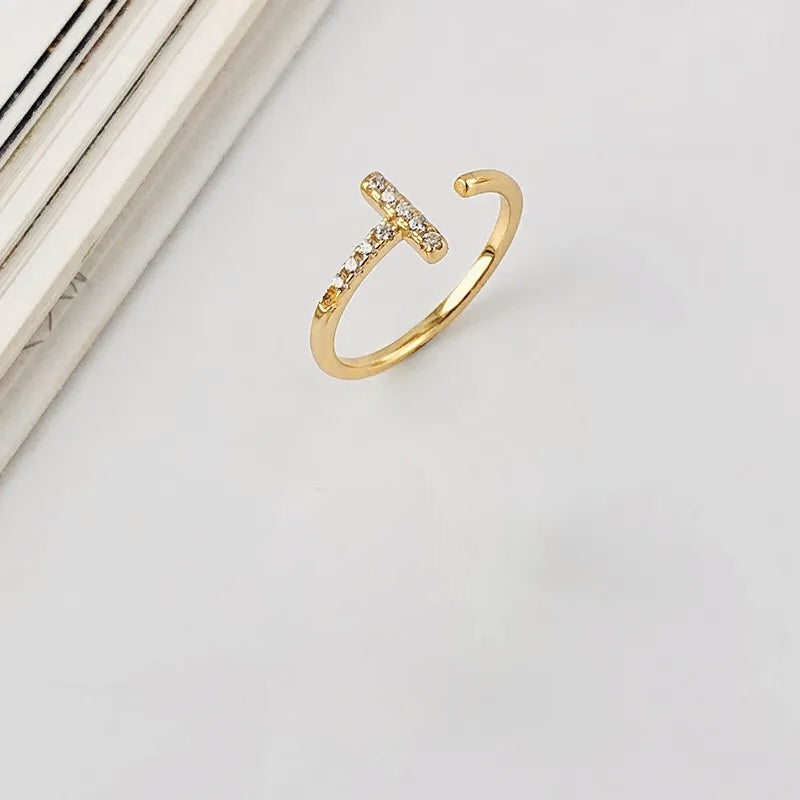 Elegance meets strength in our gold-plated and silver ring, a captivating addition to your ensemble from our exquisite jewellery collection. 
